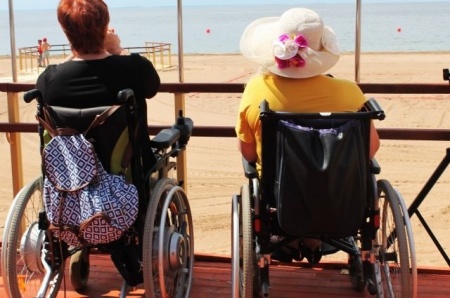 Пляж «Ласковый» открывает летний сезон для маломобильных граждан